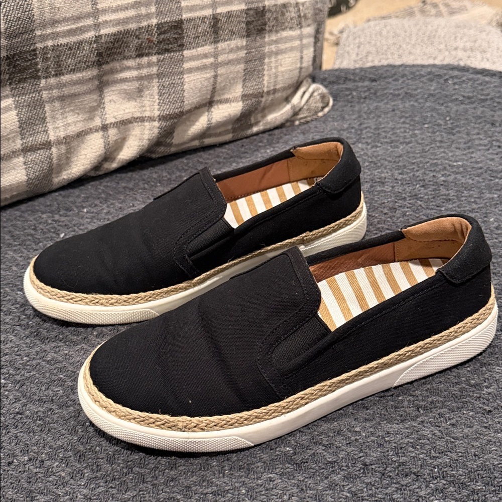 Vionic Rae Black Canvas Sneakers 6